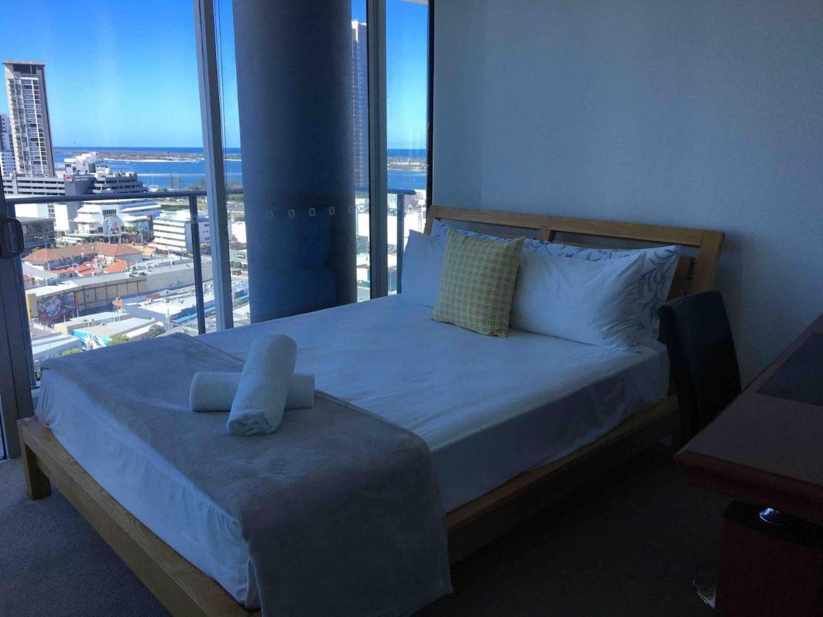 Three-bedroom With Amazing View Near Surfers Paradise Apartment *