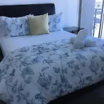 Three-Bedroom Apartment With Amazing View Near Surfers Paradise