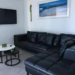 Three-Bedroom Apartment With Amazing View Near Surfers Paradise