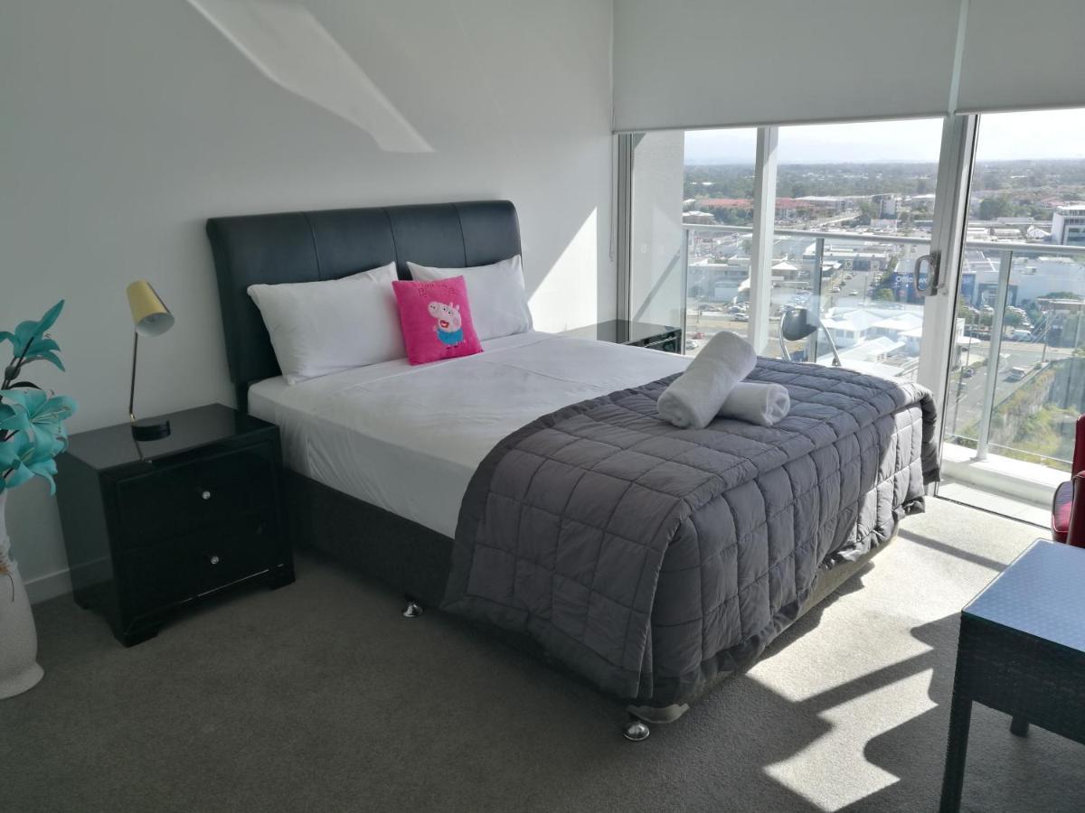 Three-bedroom With Amazing View Near Surfers Paradise Apartment *