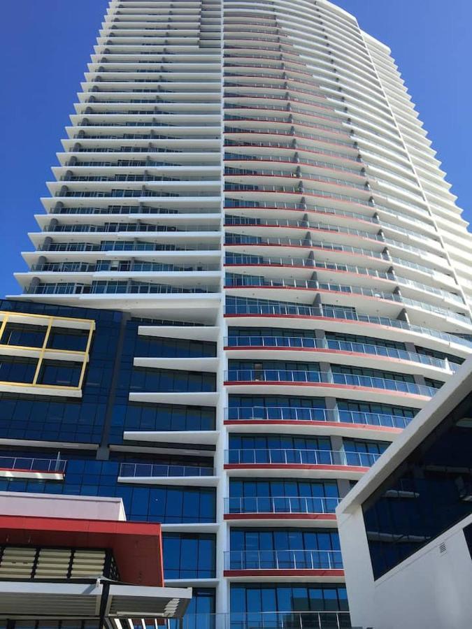 Three-bedroom With Amazing View Near Surfers Paradise