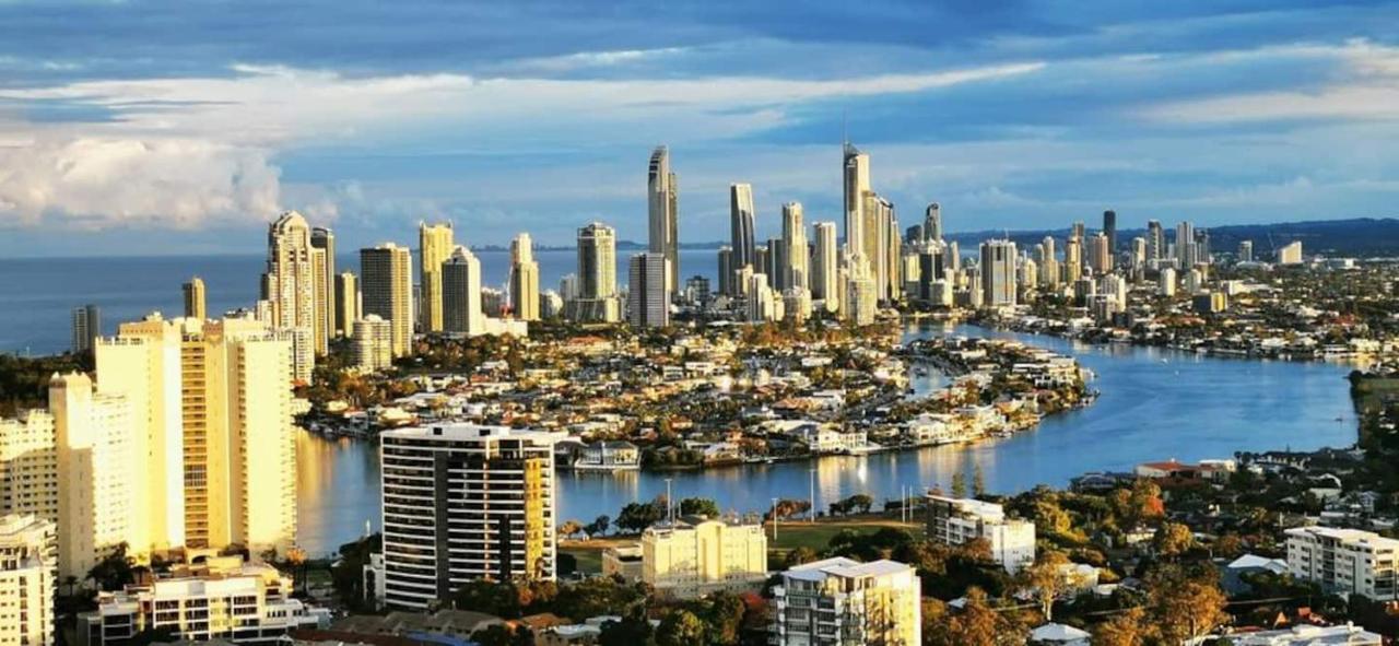 Three-bedroom With Amazing View Near Surfers Paradise Apartment Gold Coast